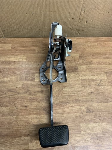 Toyota auris 2016 brake pedal - toyota,